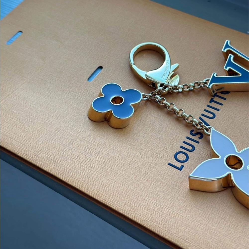 Louis Vuitton Fleur De Monogram Bag Charm - Picture 5 of 8